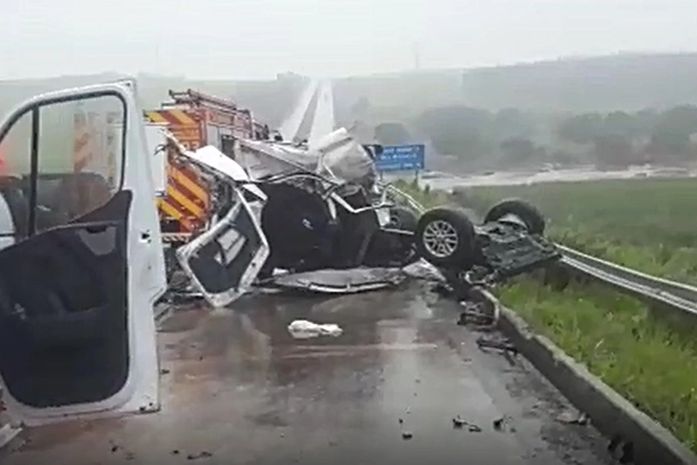 Caminhão atinge viaturas do Samu e dos Bombeiros durante resgate a vítima de acidente