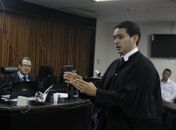 Defensor público Ryldson Martins faz sustentação oral perante os jurados 