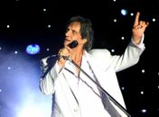 Roberto Carlos anuncia que fará live no Dia das Mães