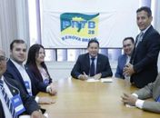 Seninha aparece em pé na foto, durante uma reunião no ano passado  em Maceió  com o  vice-presidente do Brasil Hamilton Mourão discutindo  junto com Adeilson Bezerra a atuação do partido em Alagoas, Mourão que integrante do PRTB