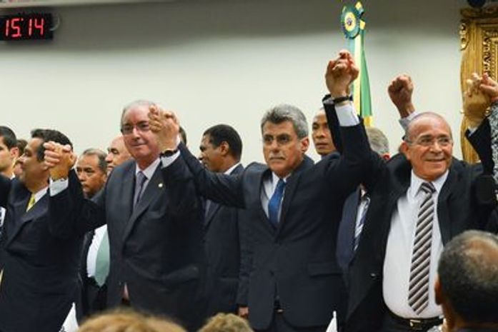 PMDB deixa base do governo Dilma