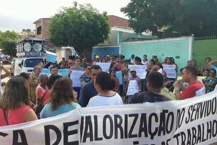 Servidores da saúde protestam por melhores condições e suspendem atendimento no Reginaldo