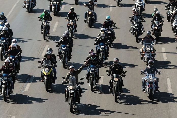 Brasília: presidente faz passeio de moto neste domingo de Dia dos Pais