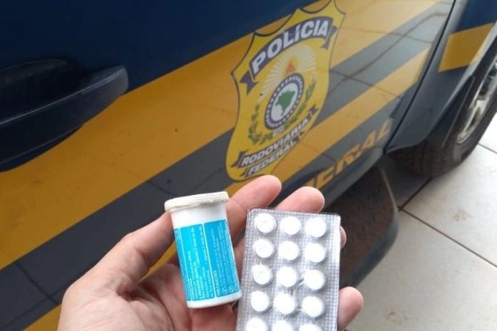 PRF detém dois caminhoneiros por porte de drogas para consumo na BR-101