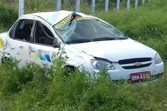 Táxi capota em Marechal Deodoro