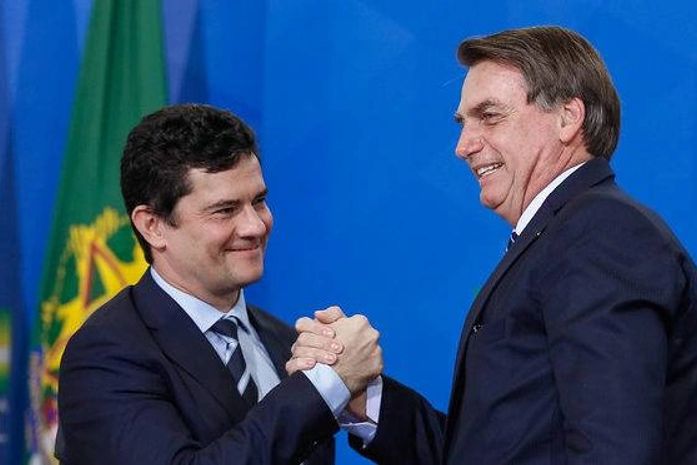 “Mito” versus “Herói” – o conflito que é uma fraude entre Bolsonaro e Sergio Moro