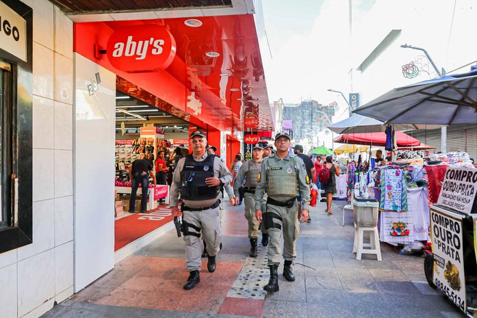 Operação da PM reforça segurança no Centro de Maceió no fim de ano