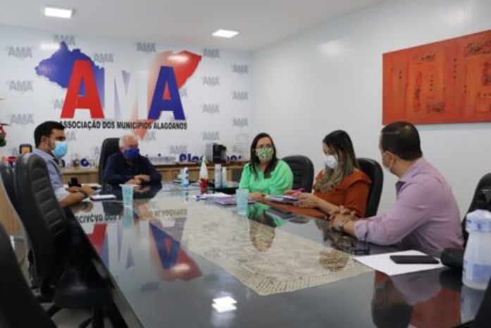 AMA e Cosems vão orientar municípios sobre a vacinação da Covid