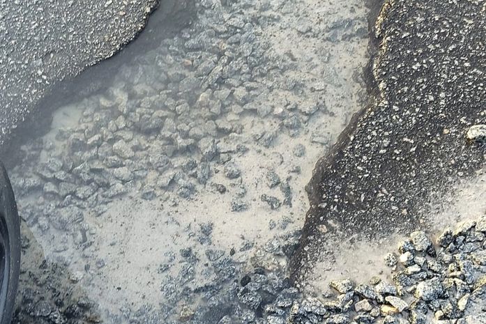 Moradores do Poço apelam à BRK para conserto de vazamento água na rua Pedro Américo