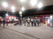 Ônibus invade posto de combustíveis e deixa quatro feridos em Arapiraca; veja vídeos