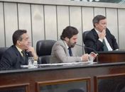 Sob protestos, ALE aprova projeto que reestrutura 120 cargos comissionados