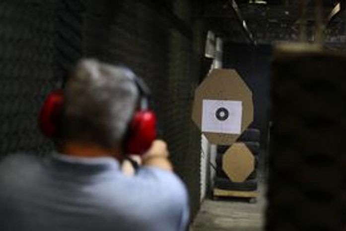 Decreto sobre uso de armas amplia porte para deputados e jornalistas