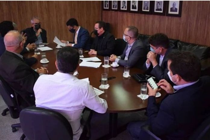Prefeitura cobra andamento de processo que trata dos recursos da iluminação pública 
