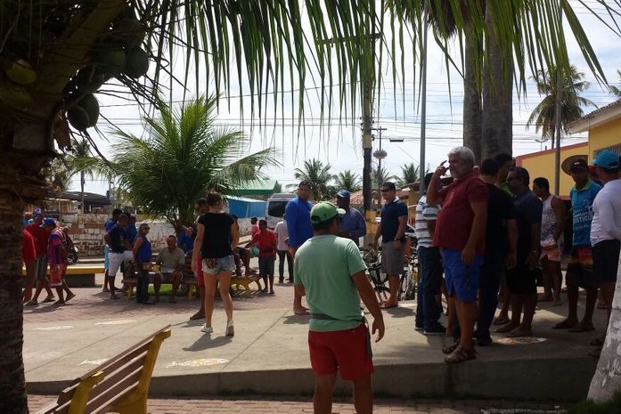 Com violência e muita confusão, grupo de empresários tenta barrar licitação às piscinas naturais de Maragogi
