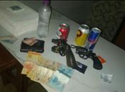 Operação conjunta prende homem que participava de festa em motel ostentando armas e dinheiro, em Agreste de AL
