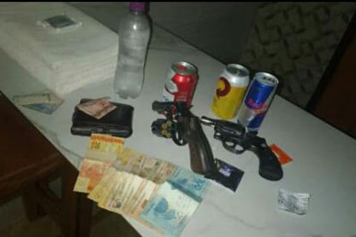 Operação conjunta prende homem que participava de festa em motel ostentando armas e dinheiro, em Agreste de AL
