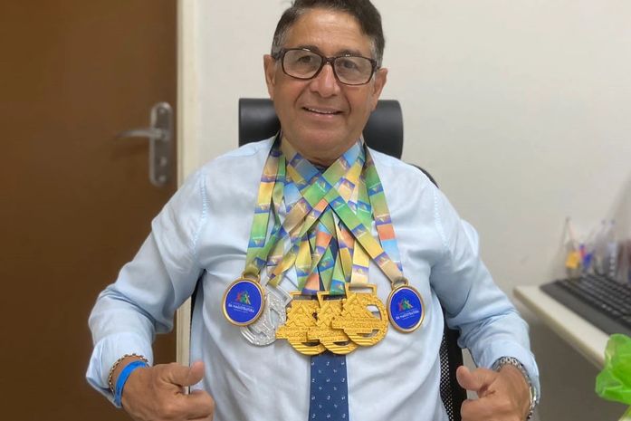 Magistrado com seus 68 anos de idade comemora posição obtida na Maratona do Centenário de Arapiraca 