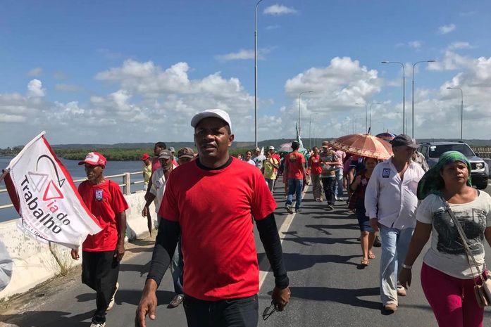 Membros de movimento participam de ato nesta sexta-feira (14)