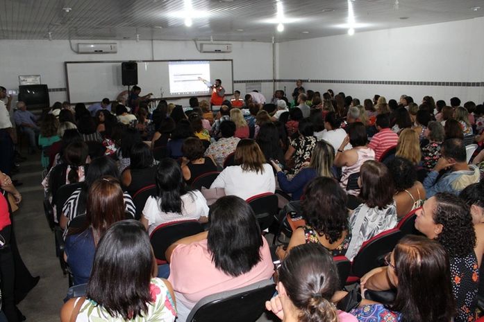 Representante da Defesa Civil esclareceram dúvidas durante mobilização do profissionais da Educação para o treinamento de evacuação do bairro do Pinheiro