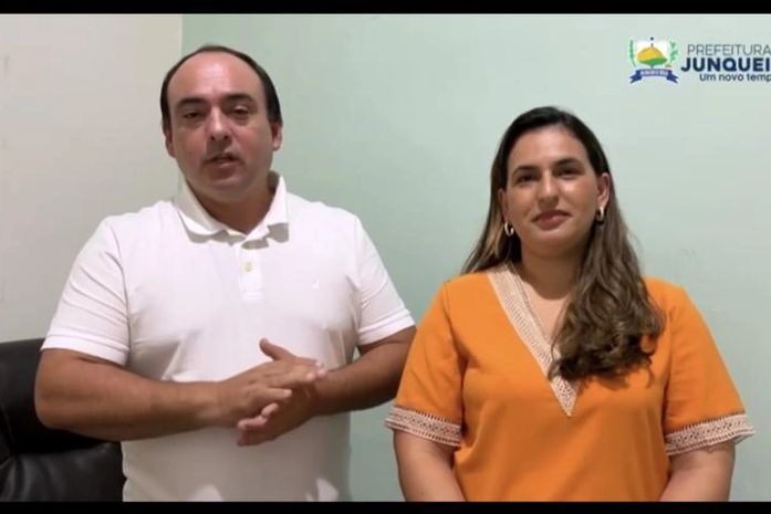 Leandro e a secretária de Educação Jannesmar Palmeira.