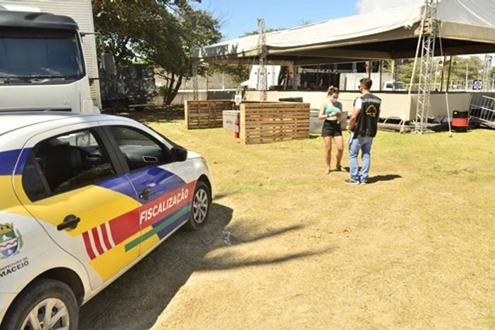 Equipes da Semscs verificaram as se as empresas possuíam as documentações necessárias para liberando o evento
