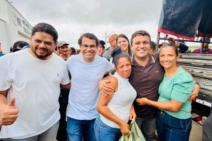 Prefeito Bebeto Barros comparece à tradicional entrega do peixe em Girau do Ponciano