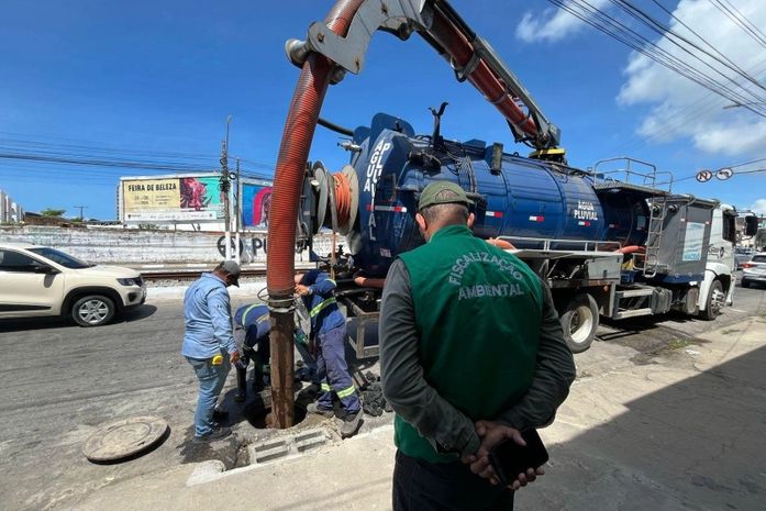 Operação Línguas Sujas flagra despejo irregular de esgoto no Salgadinho