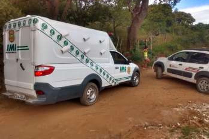 Homem é assassinado a tiros dentro de chácara; suspeitos fogem a pé