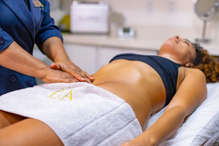 Descubra como a drenagem linfática combate a retenção de líquido