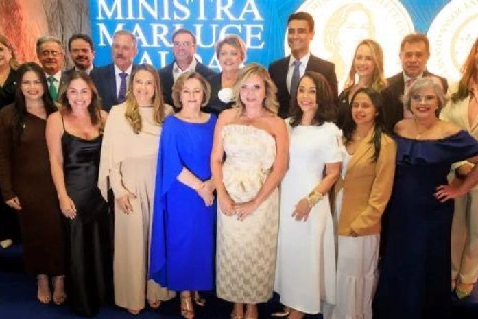 Prefeito Luciano Barbosa é homenageado pela ABBCJ-AL