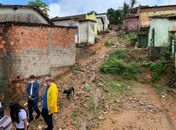 Prefeito visita bairro castigado pelo temporal em Palmeira dos Índios
