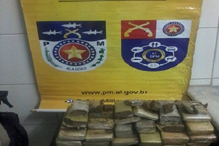 Mulher é presa com mais de 13 Kg de maconha