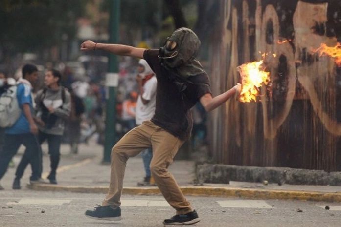Número de vítimas fatais em protestos na Venezuela chega a 18