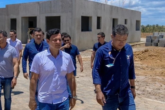 Prefeito Marcelo Beltrão realiza visita técnica com a Caixa às obras de 400 casas do Minha Casa, Minha Vida