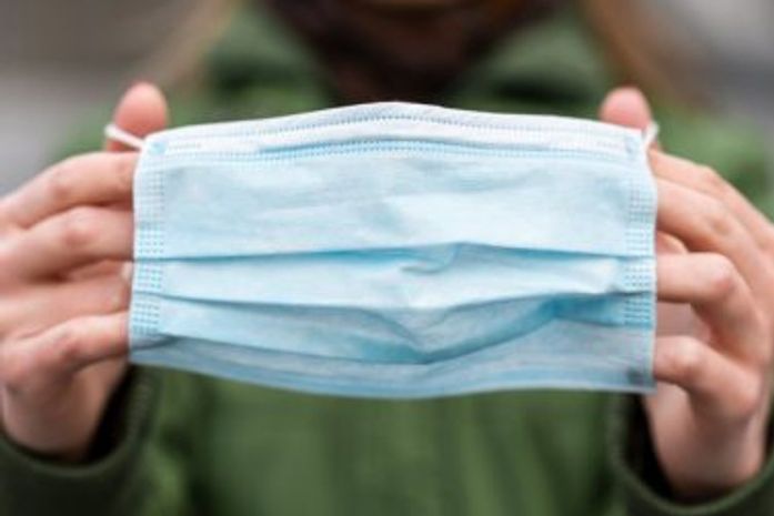 Prefeitura orienta como descartar de forma adequada máscaras e luvas usadas; veja aqui