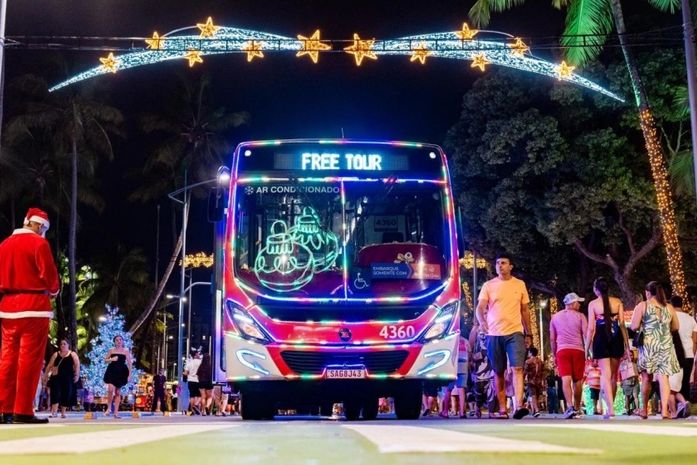 Ônibus gratuitos do Free Tour Natal Massayó circulam pela orla marítima