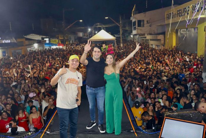 Festa da Padroeira: primeira noite de programação artística lota praça central de Santana do Mundaú