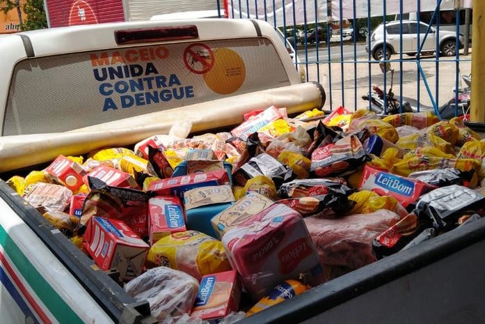 Vigilância Sanitária apreendeu mais 1.6 tonelada de alimentos perecíveis inadequados para consumo.