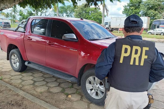 PRF prende homem com Hilux clonado em Palmeira dos Índios