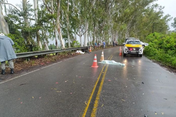 Colisão entre carro e moto deixa dois mortos na AL-435, em Passo de Camaragibe