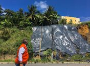 Lona de contenção foi reaplicada na Avenida Leste Oeste