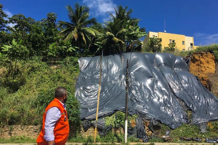 Lona de contenção foi reaplicada na Avenida Leste Oeste