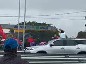Vídeo: Em Maceió, Bolsonaro provoca manifestantes com sinal de “ladrão” 