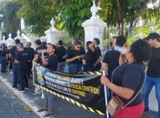 
Servidores da Polícia Científica exigem implementação da Bolsa Qualificação em ato no Centro
