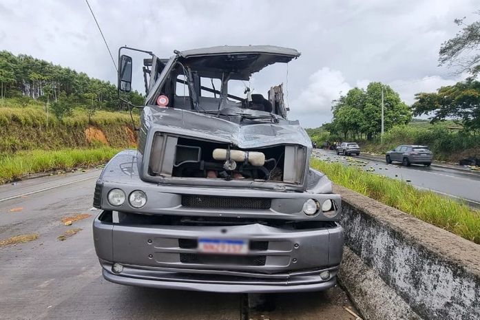 Tombamento de caminhão carregado de frutas deixa dois mortos em trecho da  BR-116, no Ceará, Ceará