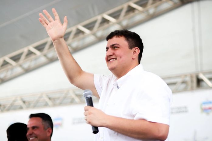 PREFEITO PEDRO CARLOS GARANTE PAGAMENTO DOS SERVIDORES DENTRO DO MÊS TRABALHADO EM RIO LARGO