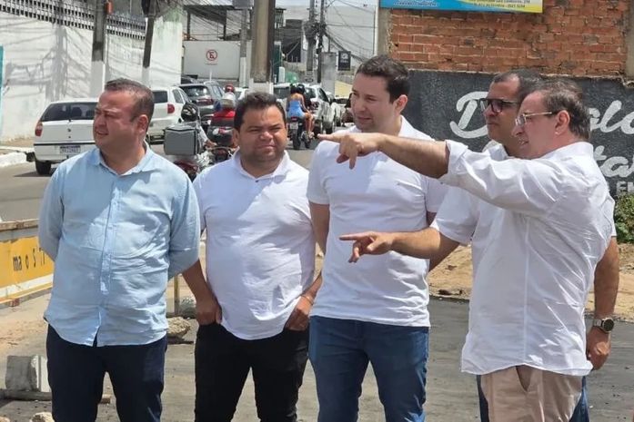 Legislativo e Executivo acompanham avanço das obras na antiga estação ferroviária
