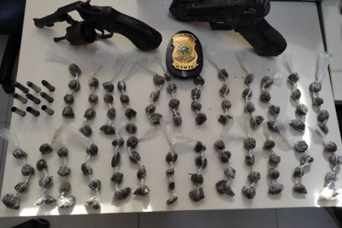 Material apreendido com o acusado em Batalha