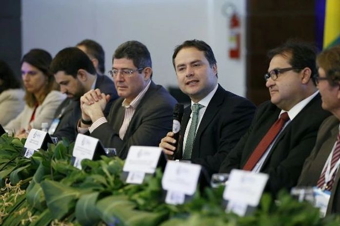 Ministro Joaquim Levy elogiou "virada fiscal" de Alagoas