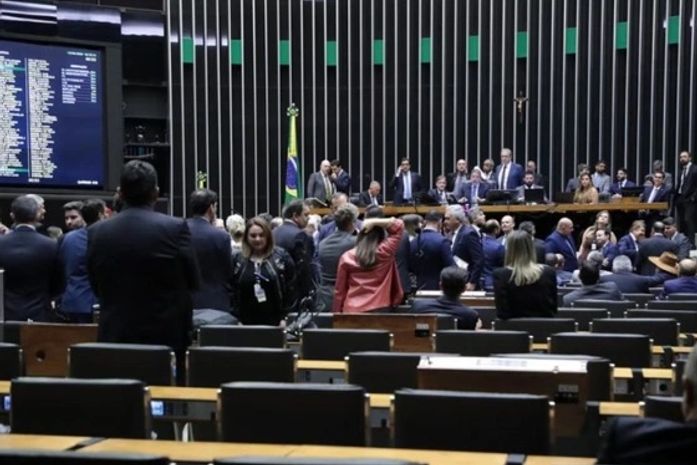 Deputados vão discutir novas regras para meia-entrada em 2025